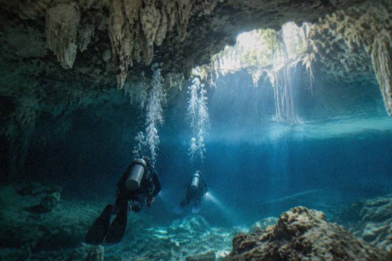 Two Dos Ojos Dives, Lunch Included